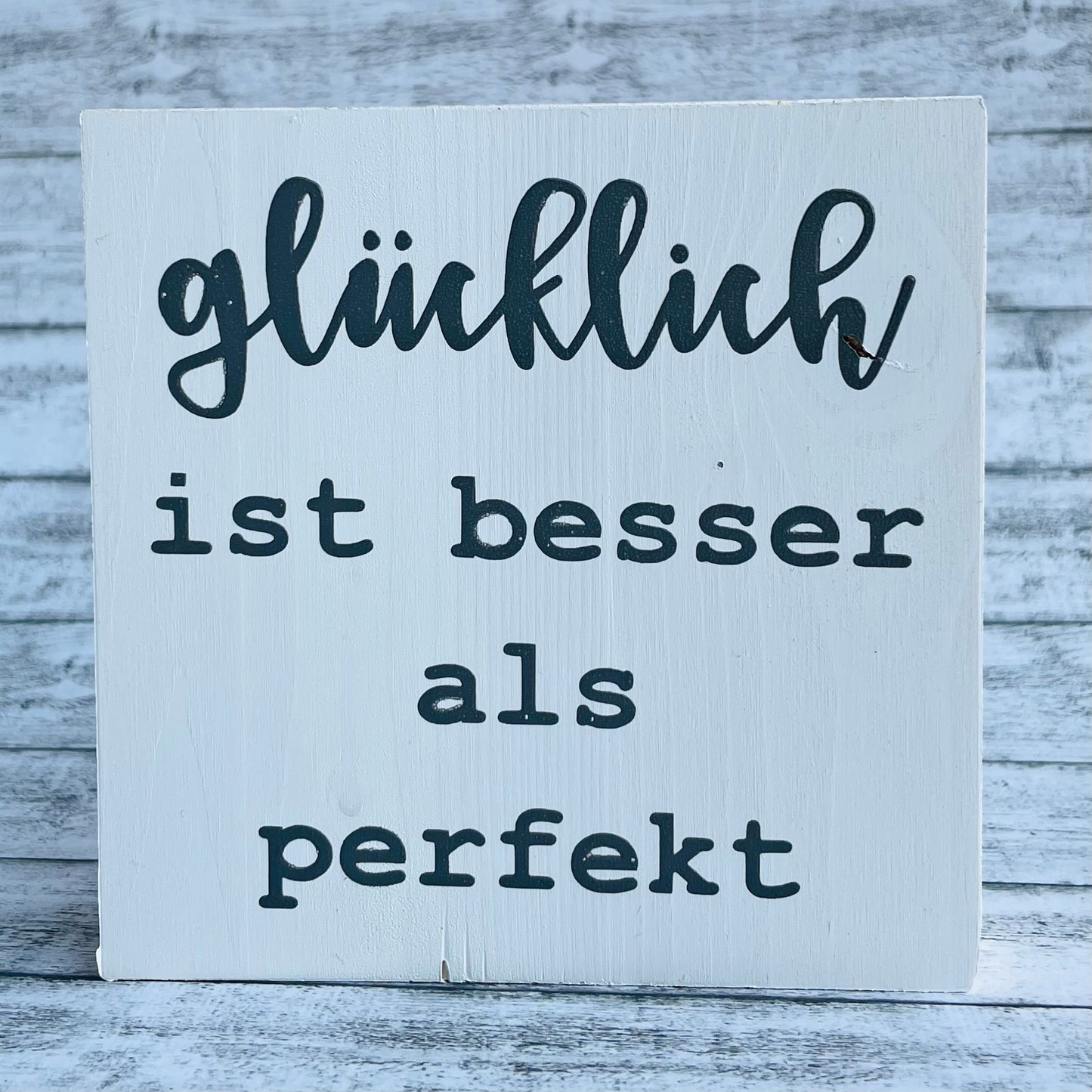 Holzblock - glücklich ist besser als perfekt